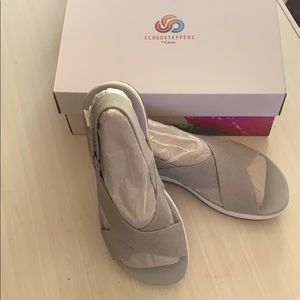 Clark’s cloudsteppers sandals